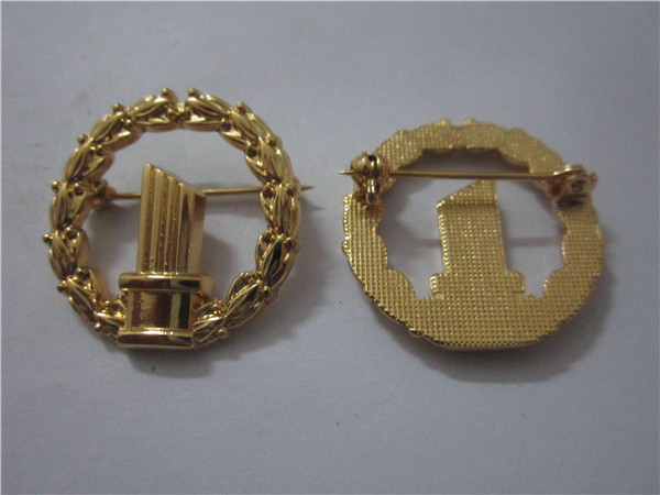 Wholesale customized zinc alloy safety pin badges, gold plated metal emblem pins, branded badge pins from china suppliers