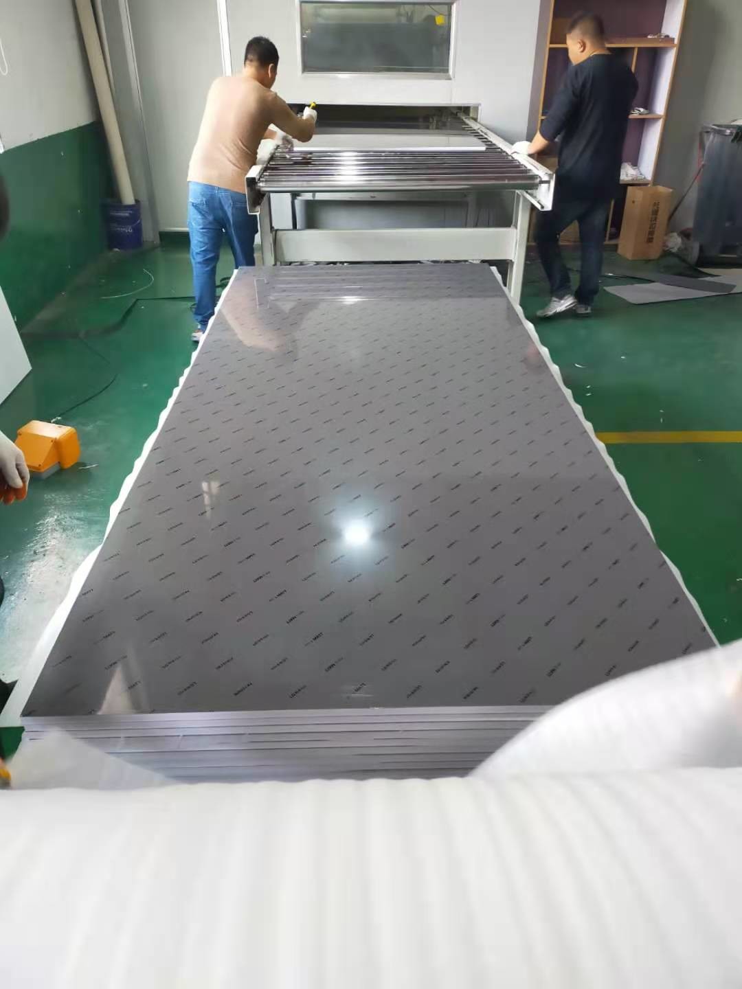 Wholesale 18mm Moisture Proof Metal 730kgs/CBM high gloss MDF Board from china suppliers