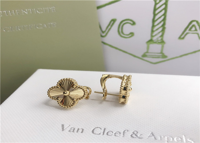 Wholesale Vintage 18K Gold Diamond Earrings , Van Cleef & Arpels Alhambra Earrings VCARP3JL00 from china suppliers