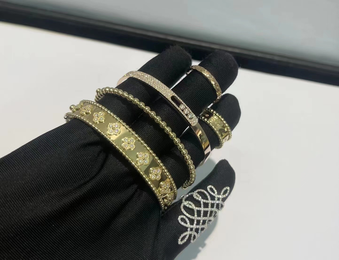 Wholesale luxury 18k Gold Diamond Jewelry vVS diamond Bulgari Bracelet for Party Gift from china suppliers