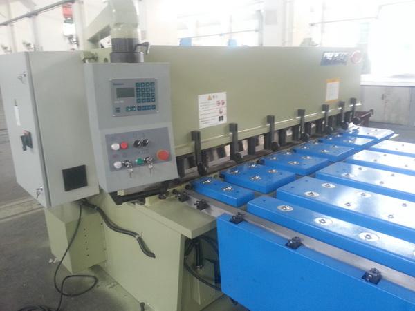 CNC Hydraulic Automatic Shearing Machine Beam Cutting Press 4m Feeding Range