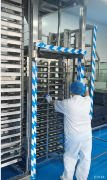 Quality Tray Stacker Auto Trolley Loader , Ergonomic Auto Trolley Unloader for sale