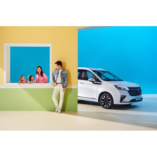 2023 Wuling Jiachen Flagship Type Ternary Lithium Battery Electric Car with Pictures