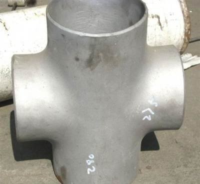 DN150 SCH40 A234 WP11 Alloy Steel Pipe Cross Butt Welding