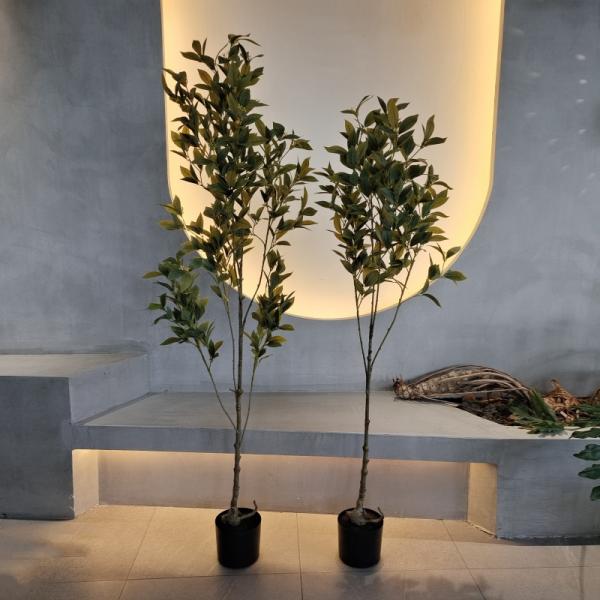 Lifelike Plastic Faux Plants Artificial Flowers For Indoor Greenery