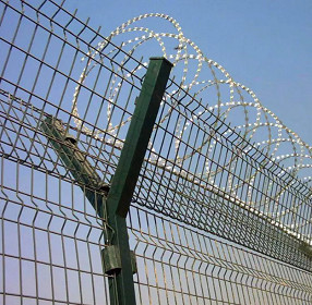 China Hot selling galvanized wire High quality Pvc Coated Hot Dipped Galvanized 358 security airport fence on sale