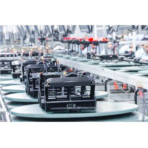 Lightweight Mini UAV with 1025g Takeoff Weight Max Flight Time 47 min 372mm