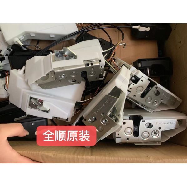 OEM CNHC15-V219A65-CA/ CNHC15-V219A64-CA Door Lock Block Specifications engine