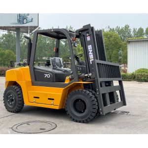 3.5t Diesel Forklift with 2060mm Turning Radius & Pneumatic Tyres