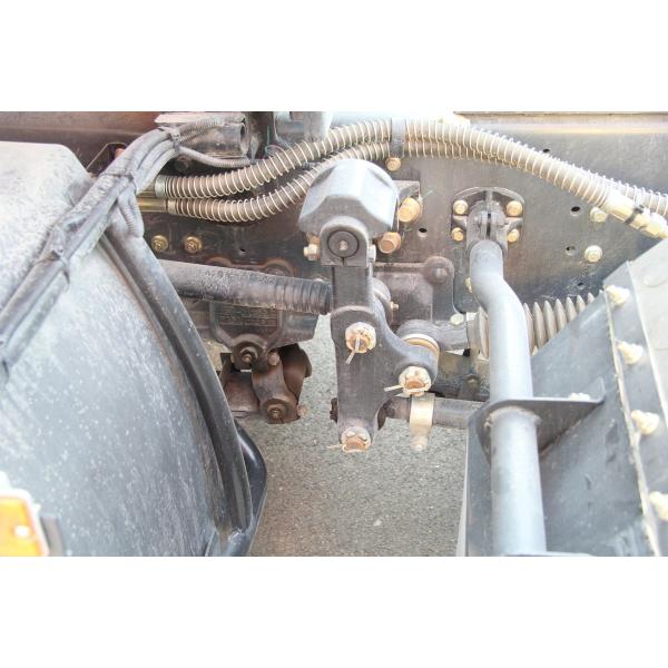 8.9 L Emission Dongfeng 340hp Prime Mover 6*2 Tractor Head for Commercial Truck Trailers