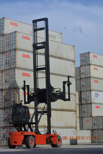 Red Empty Container Handler With CUMMINS QSM11-330 Engine / ISO 20-40 Container