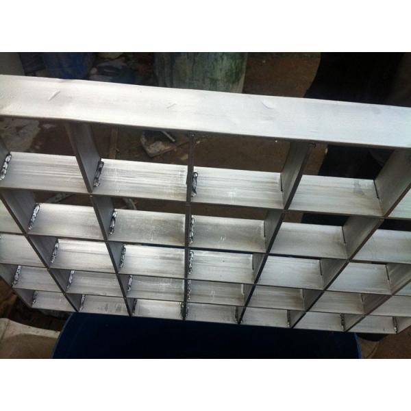 Steel grating with good ventilation, high temperature resistance and strong adaptability
