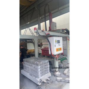 China Electric Automatic Loading And Unloading Robot System For Warehouses on sale