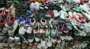 China used shoes stock shoes and used  shoes 。  give in discount than on sale