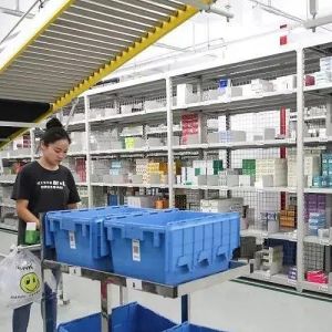 Warehouse Storage Solution Stackable and Nestable Plastic Crate with Attached