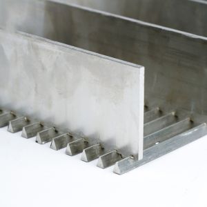 Sturdy Wire Mesh Containers with 3.2mm Slot Length for Industrial Applications