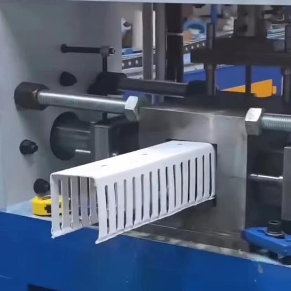 China Shenzhen HYPET PVC High-speed Four Stations Cable Channel Making Machine/