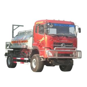 Dongfeng 4x4 Fuel Tanker Truck with 5 Forward Shift Number and Manual Transmissi