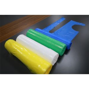 PE Material Disposable Aprons On A Roll Oil Resistant Smooth / Embossed Surface