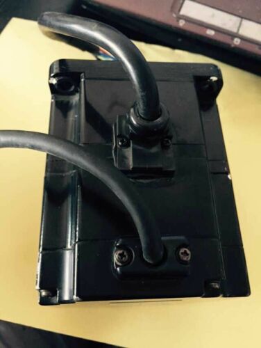 Yaskawa SGMPH-01BAA21 AC SERVO MOTOR 100W 3000RPM 100V 2.2A NEW