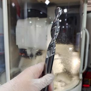 Stable and Efficient Clay Modeling Tool with Double Cutting Edges