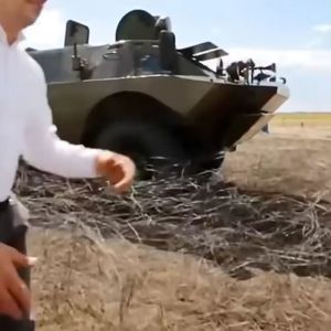 Galvanized Advanced Anti Tank Wire Net In Woven Into Rings Tank Tracks Wound Net