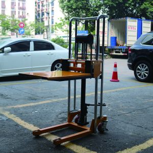 Mini Manual Forklift Stacker With Platform 1.5 Meter Light Vehicle Structure