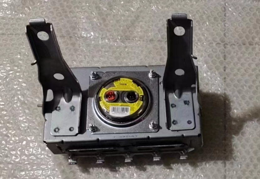 Wholesale Toyota 2014 RAV4 Passenger Airbag Assembly Silver 2.5KG Double Explosion from china suppliers