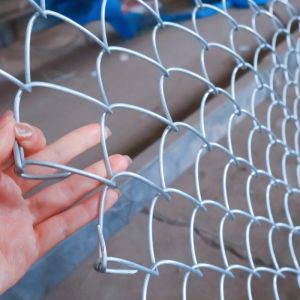 50*50mm Cyclone Wire Chain Link Mesh Fabric Per Roll 1ft-10ft Height
