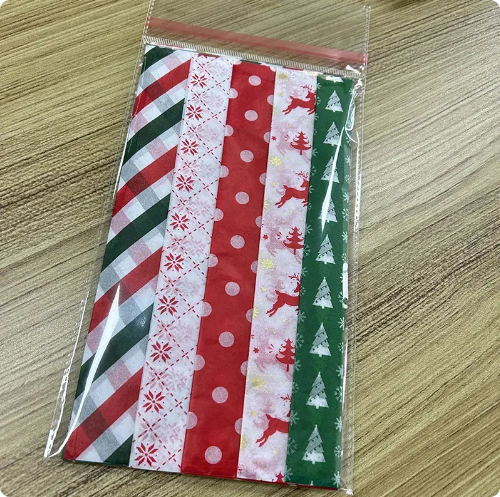 Christmas Wrapping Paper Rolls PE Coated Waterproof With Classic Xmas Patterns