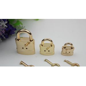 Custom high quality 3 size zinc alloy light gold decorate handbag metal turn