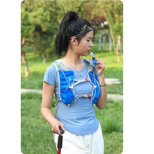Plain Pattern Cotton Lining Outdoor Sports Backpack for Marathon Running and Trail Riding Features External Frame