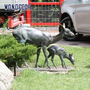 Wholesale Life Size 155cm Custom Bronze Sculpture Mother And Baby Reindeer from china suppliers
