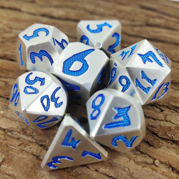 Quality Luxury 7 Pcs Set Sturdy For Dungeon And Dragon Hand Pouring Polyhedral Dice Silver Blue For Rpg And Dnd Game for sale