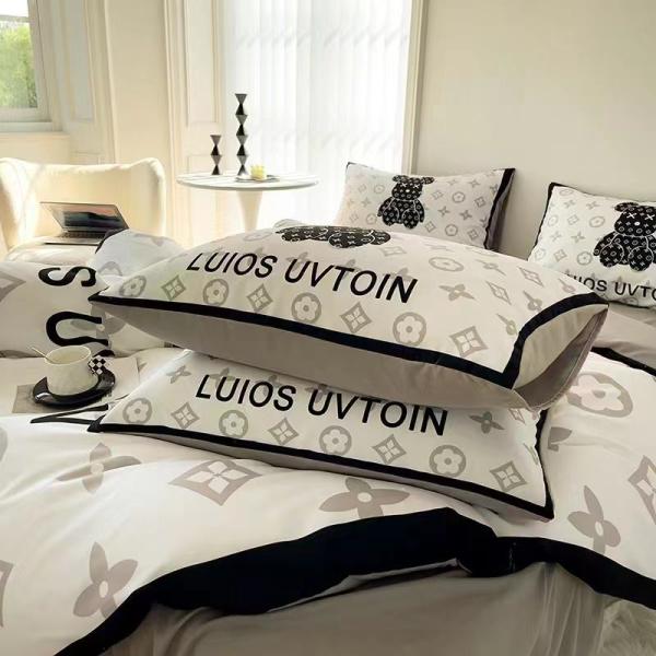 Diagonal Printing Luxury Violent Bear Bed Sheet Set Customized Designer Bedding Set