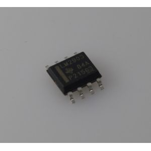 LM2903DR Dual Differential Comparator Wide 2V-36V Range Low 0.8mA Current Open-Collector Outputs Fast 1.3μs Response SOIC-8 Package - Ideal for Automotive/Industrial Control