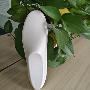 Direct supply from the factory. Pulp molded shoe supports are used to hold up the upper part of the shoes. They can be reused and are environmentally friendly and biodegradable.