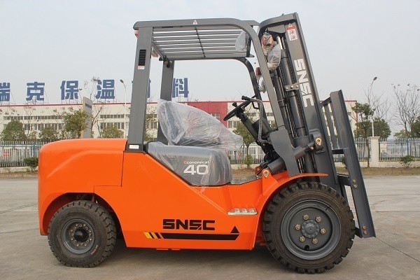 1T-5T Load Capacity Ordinary Combustion Forklift With Side Shifter 4tons Diesel