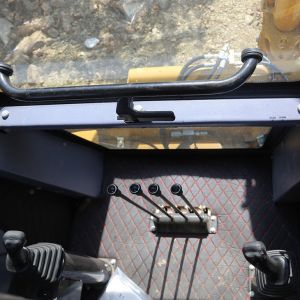 4 Wheel Drive Backhoe Loader Equipped With Hydraulic Breaking Hammer