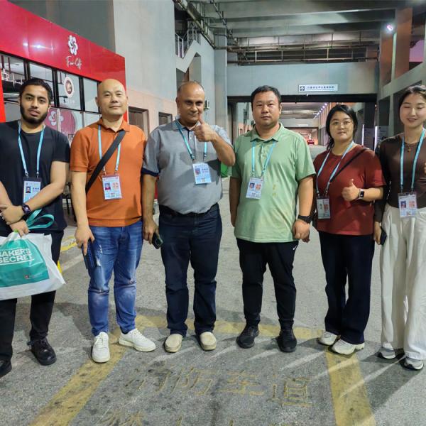 ASTM A106 Sch40 Seamless Steel Pipe Tube St37 St52 Cold Drawn Seamless Steel Pipe Factory