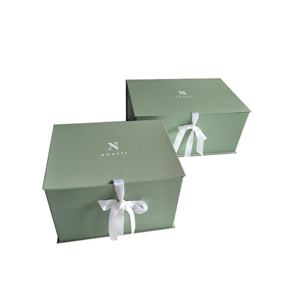 Light Green Foldable Paper Gift Box Stackable For Packaging Clothes Presents
