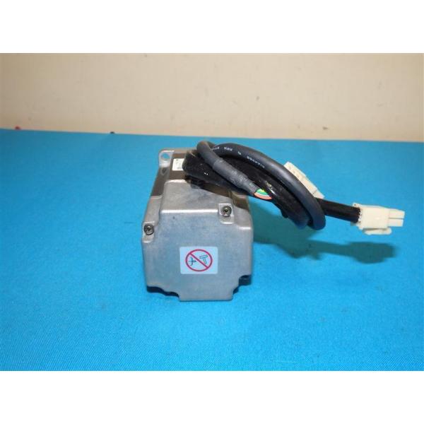 Yaskawa SGML-03BF14 AC SERVO MOTOR 3.7A 300W 3000RPM 100V NEW