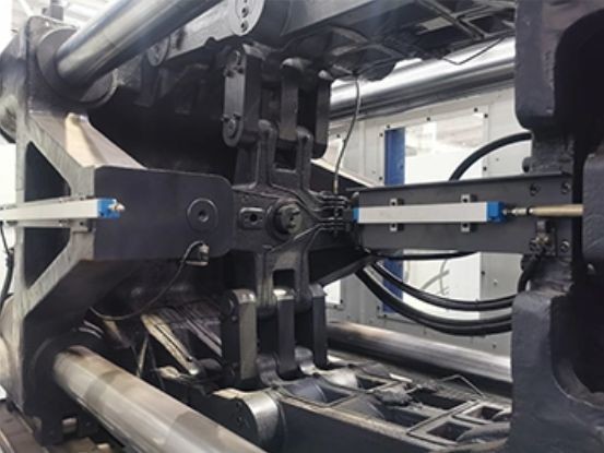 High Speed Thin Wall Injection Molding Machine Precision OUCO 420CM3 50mm