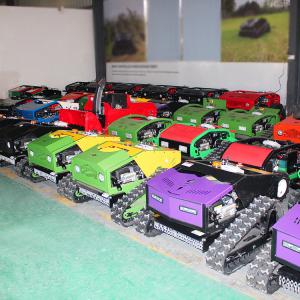 Factory Price Grass Cutter Machine Remote Control Self Propelled Wheel Robot