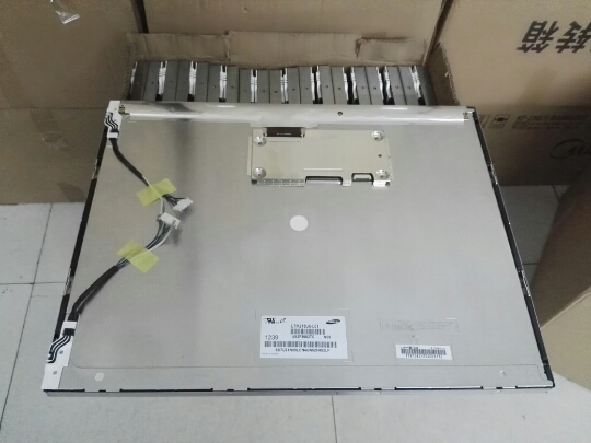 21.3 Outdoor LCD Display Screens , 600*1200 LTM213U6 - L01 LCD Advertising Panels