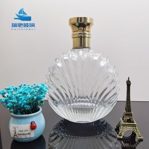 Custom Design Bulk Empty 750ml Nordic Clear Embossed Vodka Bottle for Light