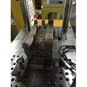 35T Plastic Vertical Injection Moulding Machine Max Daylight 340/280mm For Chip