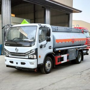 Small Dongfeng Oil Tanker 4x2 8.5m3 With Left Hand Drive Customizable Options
