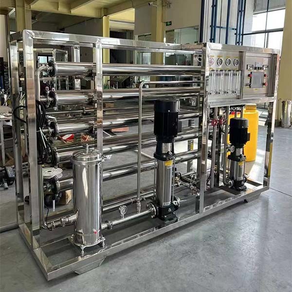 High Performance Containerized Reverse Osmosis Equipment 2000LPH 1000L Reverse Osmosis Water Treatment Equipment