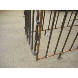 Smooth Surface Swine Gestation Stalls , Pig Breeding Equipment Light Structure